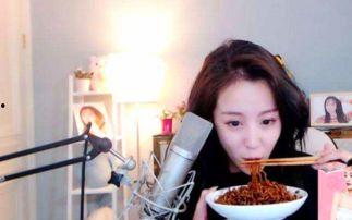 娛樂吃瓜醬中國式浪漫,娛樂吃瓜醬里的甜蜜瞬間