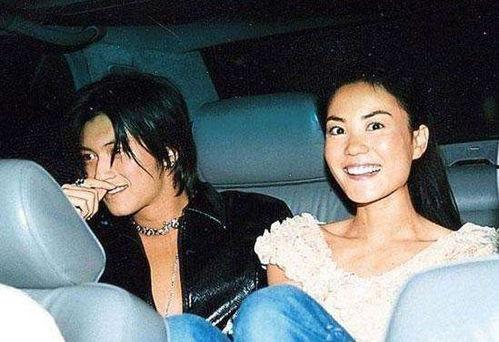 娛樂圈吃瓜兩個女的,娛樂圈兩大女神的神秘糾葛