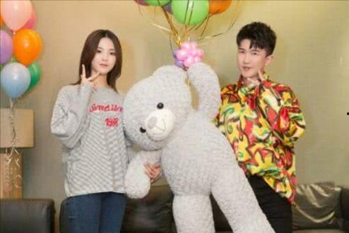 娛樂圈吃瓜博主,明星背后的那些事兒