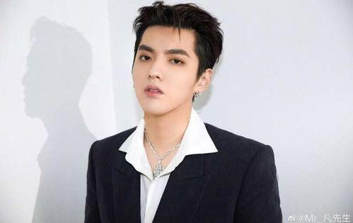 穿書吃瓜娛樂圈文男主,男主的吃瓜日常