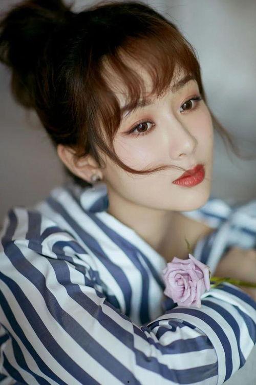 吃瓜娛樂(lè)楊紫是誰(shuí),吃瓜娛樂(lè)界的實(shí)力派小花