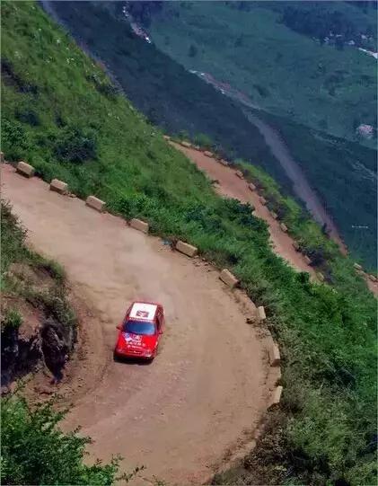 娛樂吃瓜醬拐進山里,拐進神秘山林探險記